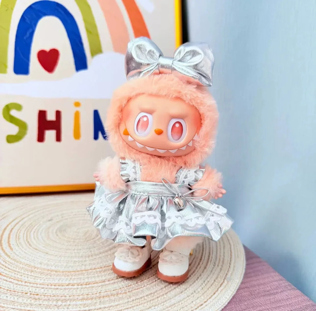 For 15-17 cm v1v2 Labubu Clothes outfit Labubu Sitting Party Bear Label Scarf Hat Bag Dolls Accessories Cute Decoration